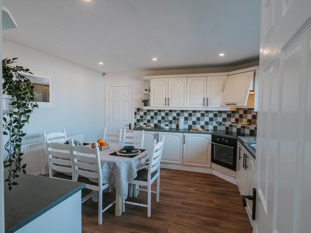 Tideaway - Cosy Seaside Village Bungalow Near Beach 캐슬락 외부 사진